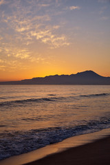 Fototapeta premium 弓ヶ浜から望む大山の夜明け