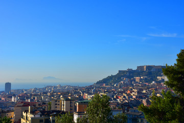 Obraz premium Napoli, Capodimonte, la Reggia e il parco. Panorama dal belvedere. Veduta di Capri