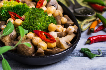 Broccoli with mushrooms and chickpeas