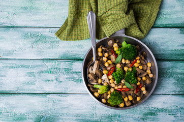 Broccoli with mushrooms and chickpeas