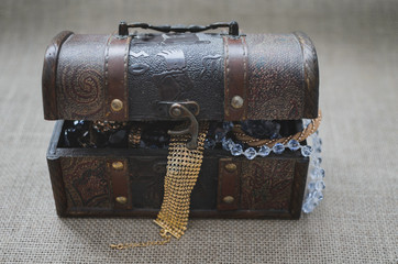 Loot box, open treasure chest