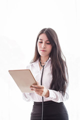 Obraz premium Woman doctor standing looking using digital tablet on white background.Selective Focus