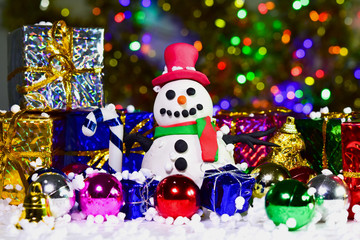 Snowman And gift boxes Have a beautiful bokeh background. Christmas concept