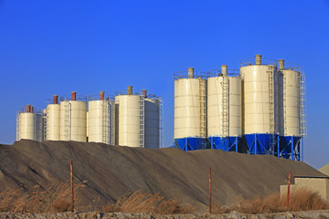 Concrete mixing silo, site construction facilities.