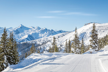 Fototapeta na wymiar Beautiful winter mountain landscape at Zell am See-Kaprun, Austria