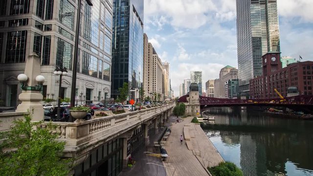 Awesome Timelapse River and Skyscrapers of Chicago with a beautiful play of Colours