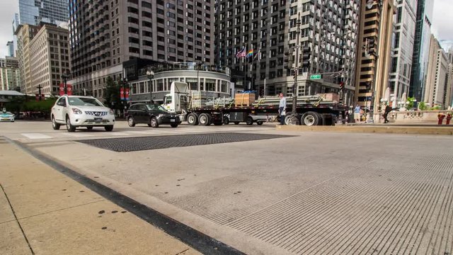Chicago Timelapse with Traffic and People crossing the road USA 