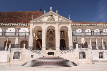 Portugal, escalier monumental de l'ancienne université de Coimbra