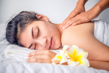 Obraz na płótnie Canvas Massage. Beautiful girl in spa
