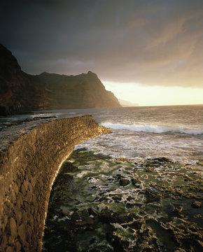 Quay wall of natural harbour Boca de Pistol in the evening sun, Ponta do Sol, Santo Antao, Ilhas de Barlavento, Republic of Cape Verde, Africa