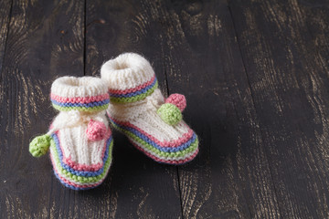 Fototapeta na wymiar Knitting baby shoes