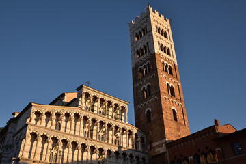 Campanile et Duomo à Lucca en Toscane, Italie