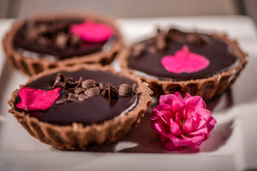 chocolate cupcakes with rose petal 