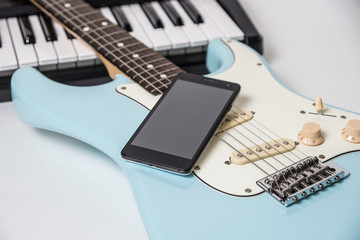 スマートホンとバンドのイメージ２ © onotorono