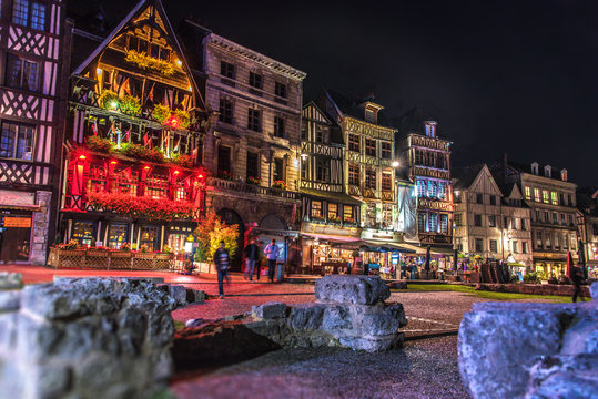 Place du March&eacute;, Rouen, nocturne