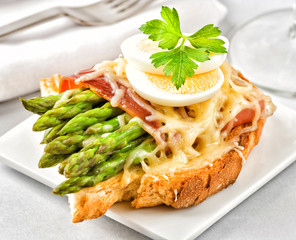 Toast asparagus