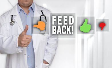 Feedback Konzept und Arzt mit Daumen hoch
