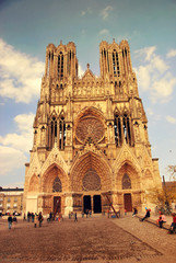 Fototapeta na wymiar Façade de la cathédrale de Reims