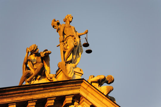 Sculpture of Justice on the the law courts, palace of justice, Karlsplatz, city centre, Munich, Upper Bavaria, Germany, Europe