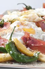 Huevos rotos con jamon
