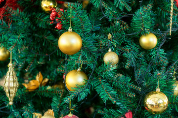 Obraz na płótnie Canvas Colorful Christmas decorations on tree