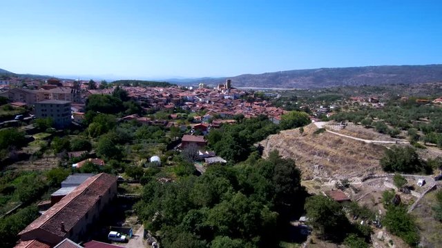 Huelamo, pueblo de Cuenca desde un drone. Video aereo en  Castilla la Mancha, España