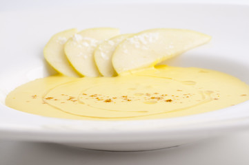 Sopa fria de manzana de lagar al curri