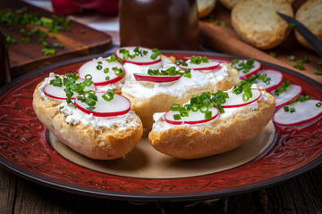 Toasts with radish, chives and cottage cheese.
