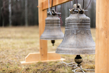 Obraz premium The bells hang on a wooden stand