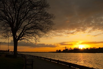 Obraz premium Sunset over Oulton Broad.
