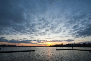 Obraz premium Sunset over Oulton Broad.