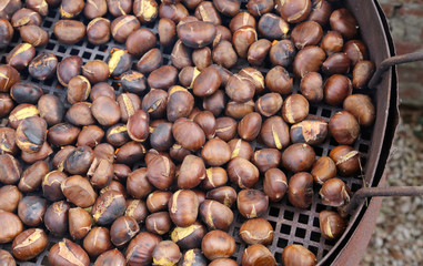 brown cooked Roasted chestnut is an autumn and winter street foo