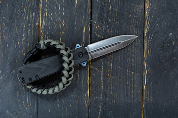 Army knife and bracelet for survival.