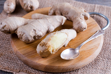 Fototapeta na wymiar Peeled ginger root with spoon