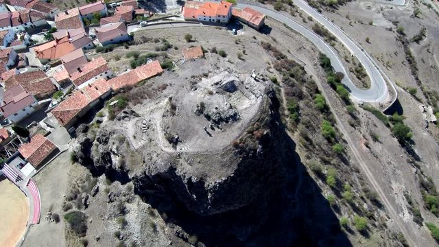 Huelamo (Cuenca) desde el aire. Video aereo con drone en  Castilla la Mancha, España