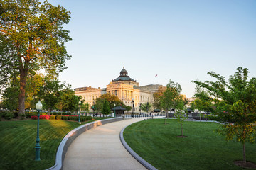 Fototapeta premium Road to Library of Congress in Washington DC US