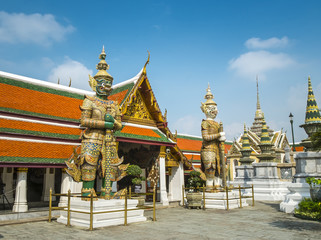 Giant guardian statue in Wat Phra Kaew