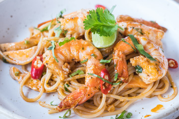 Spicy spaghetti with shrimps