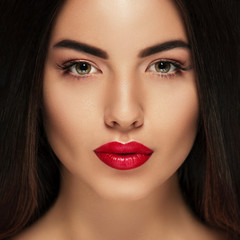 Close up portrait of Beuaty Fashion model with prefessional make up