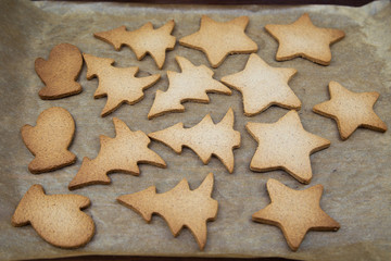 Obraz na płótnie Canvas Christmas ginger cinnamon cookies ready to be decorated