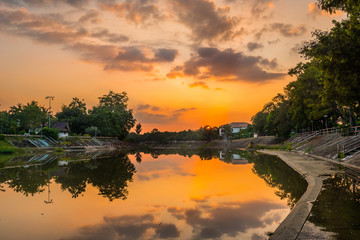 Obraz premium Western Evening at the Dam