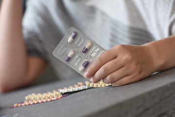 medicament medecine soins santé pilule gelule pharmacien pharmacie pharmaceutique medecin