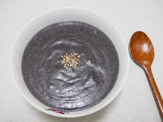 아시아 음식 흑임자 죽
