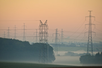electricite energie coupure blackout penurie elia electrabel luminus lampiris nucleaire cable fil...