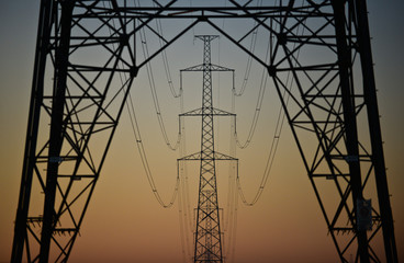electricite energie coupure blackout penurie elia electrabel luminus lampiris nucleaire cable fil...