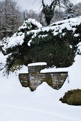 croix dans la neige entrée du village