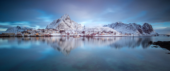 Fisherman's village, Lofoten © forcdan