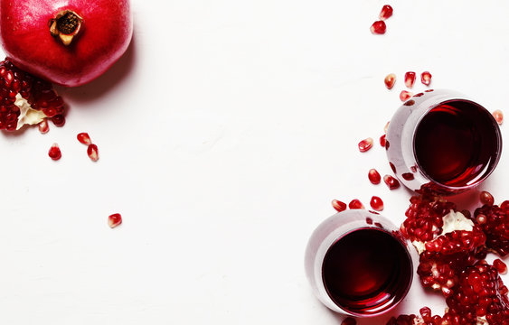 Fresh pomegranate juice шт glass on white background, top view