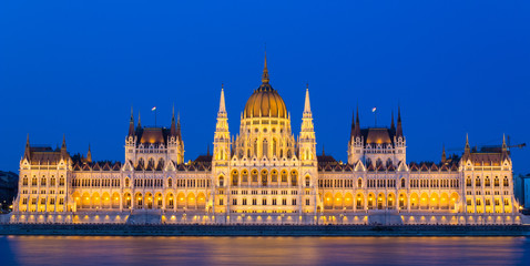 Fototapeta na wymiar Hungarian Parliament Building - Budapest