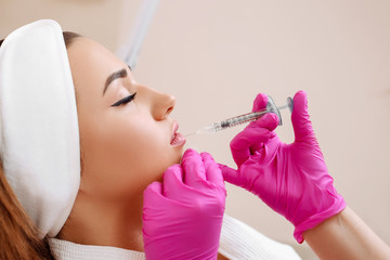 Procedure filler injection in beauty clinic.